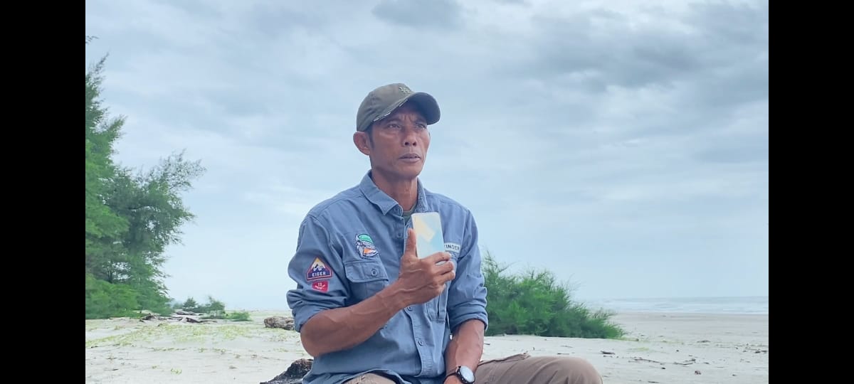 Dedi Penyu Sosok di Balik Konservasi Penyu Arumbajar Panga Aceh Jaya